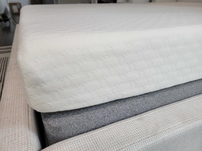 Closeup of PlushBeds Mobile Plush mattress