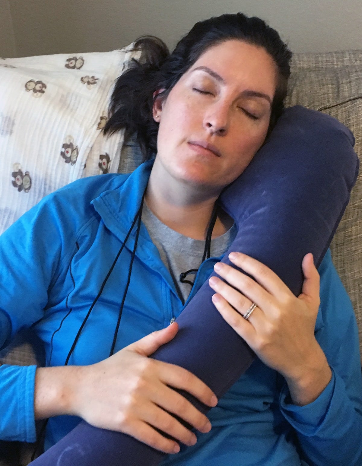 woman asleep with the Travelrest Ultimate Inflatable Travel Pillow