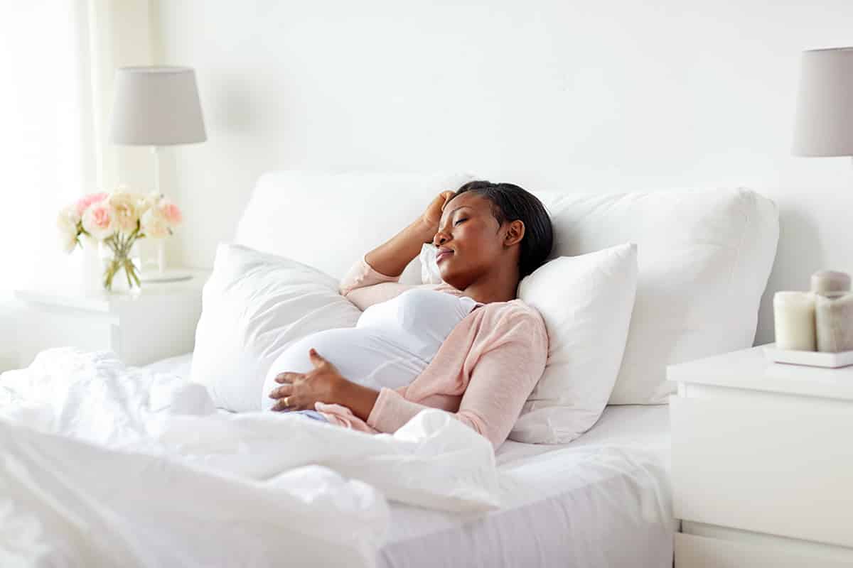 How to sleep with a pregnancy pillow? 4 best sleeping positions