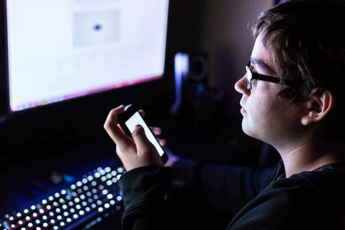 Social Media Linked To Less Sleep In Teens light