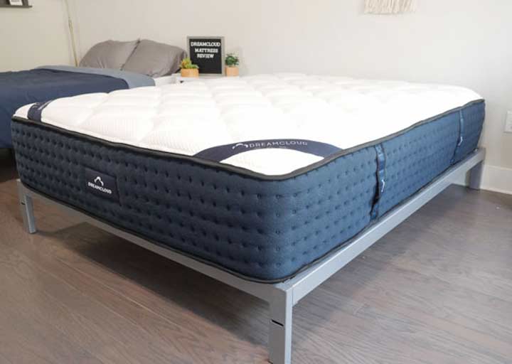 DreamCloud vs. Puffy Mattress Comparison 2023