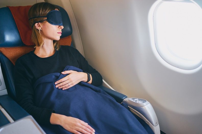 5 Tips For Sleeping On A Red-Eye Flight