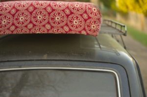 déplacer un matelas sur une voiture