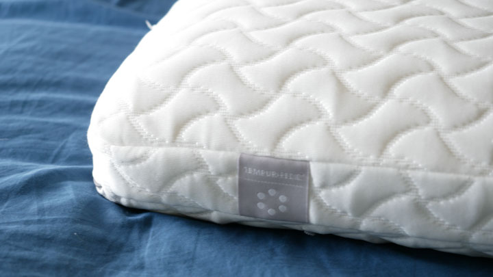 A close up of the TEMPUR-Cloud pillow.