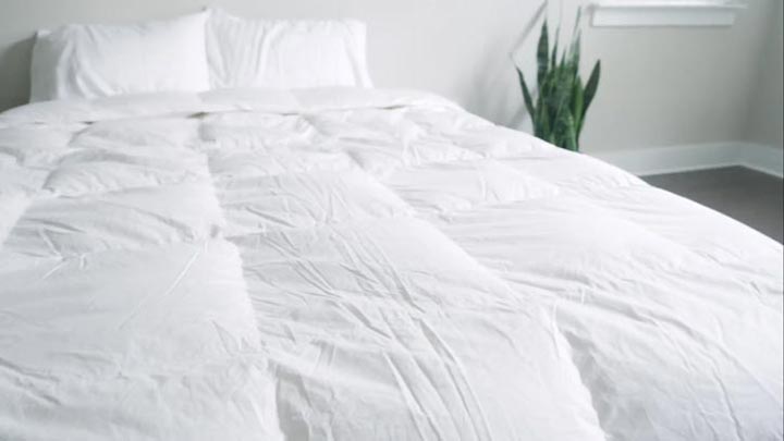 Down Alternative Mattress Topper Size Queen by Brooklinen