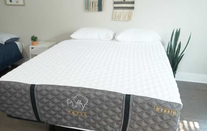 Puffy Royal Hybrid mattress