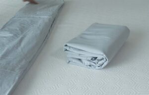 Parachute-percale-sheets-on-bed