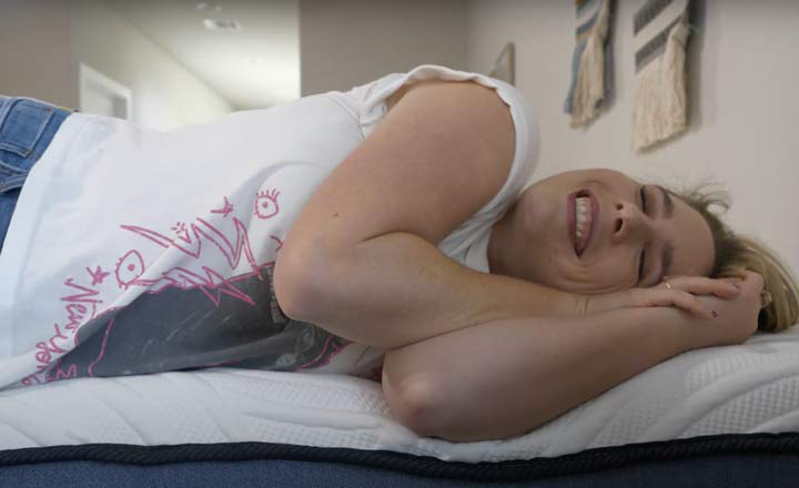 Gelee H4 Mattress Review - The Best Gel Foam Bed? Gelee H4 -- side sleeping