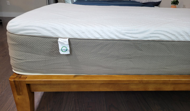 A side shot of the Minocasa Hybrid mattress