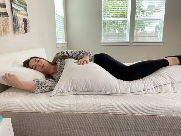 https://www.mattressclarity.com/wp-content/uploads/2022/11/tuft-needle-body-pillow-side-sleeping.jpg