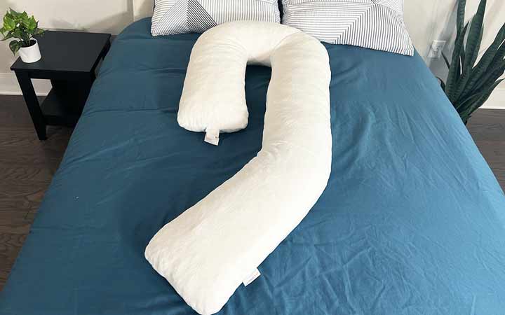 An image of the MedCline body pillow.