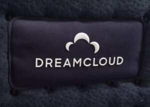 A close shot of the DreamCloud mattress logo