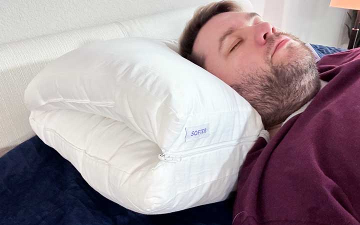 A man sleeps on his back using the Purple TwinCloud pillow.