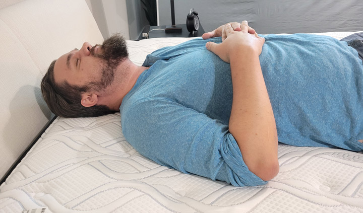 Sleeping with Hip Pain: How Our Support Pillow Relieves Hip Pain