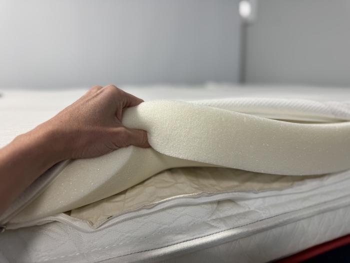 A good look at the construction of a TEMPUR-Adapt Topper