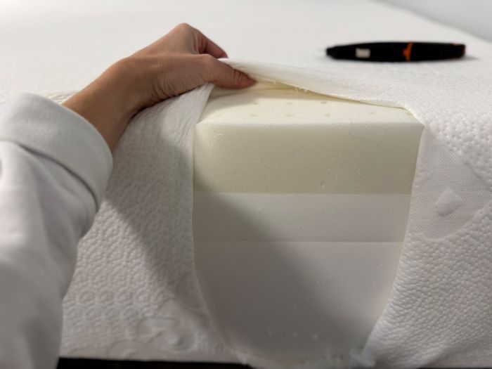 The layers of the Polysleep Luna mattress