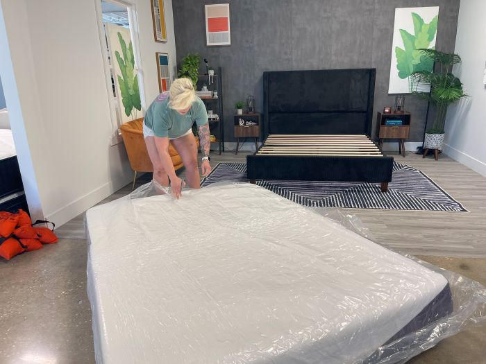 Polysleep Luna being unboxed