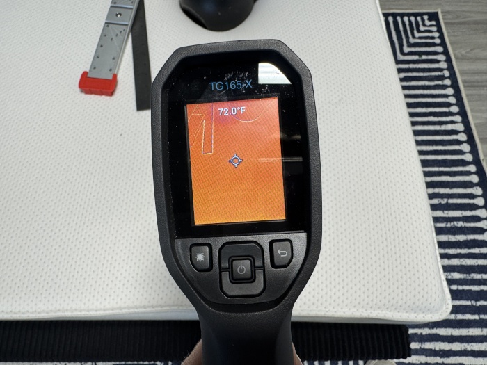 Thermal imaging from the Boring Hybrid Mattress before being slept on for 5 minutes.