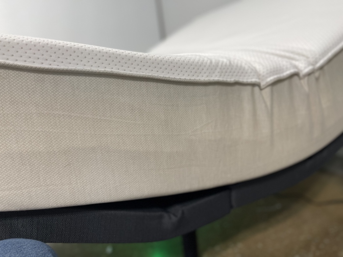 A close look at the small gap between an adjustable bed and a Boring Hybrid Mattress