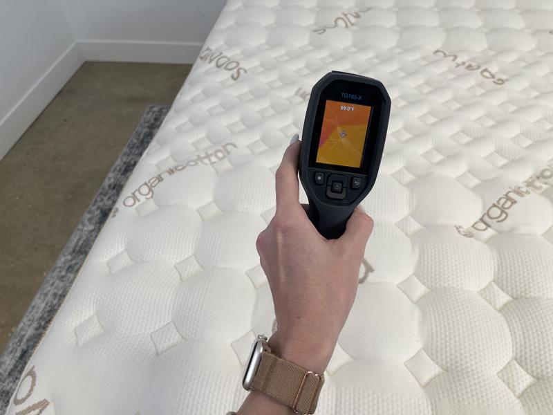 Thermal imaging before sleeping on a Saatva Rx Mattress