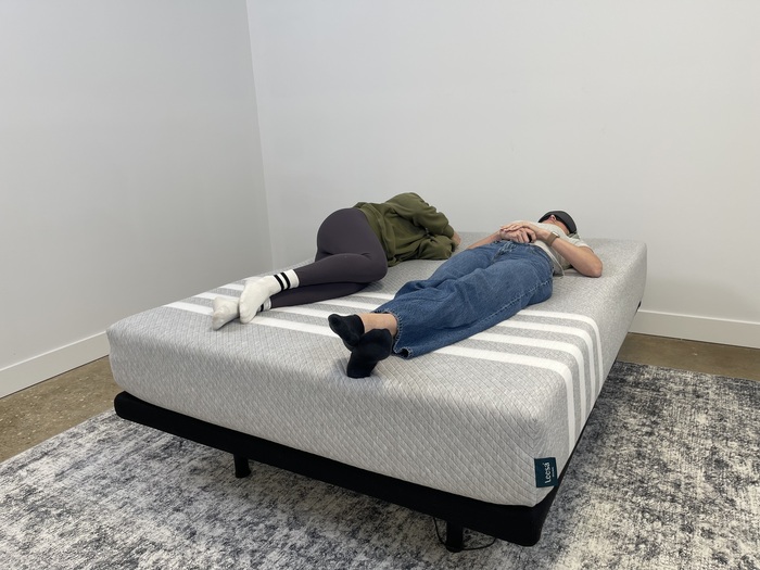 Testing motion isolation on the Leesa Original mattress with two people