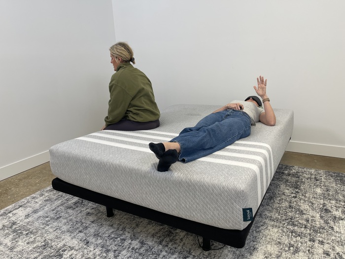Testing motion isolation on the Leesa Original mattress with two people