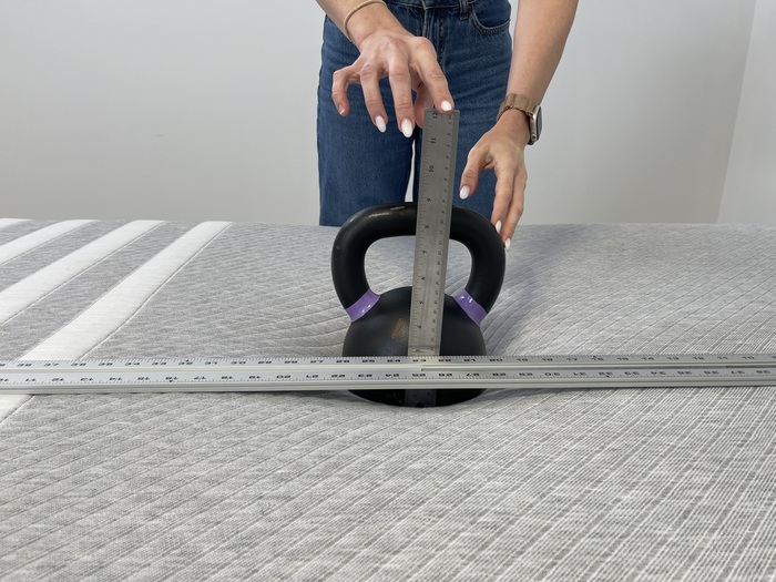 Measuring sinkage on the Leesa Original mattress using a kettlebell