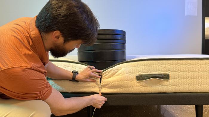 Measuring weight plates on the edge of the Avocado Green Mattress