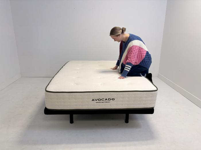 Noise test on the Avocado Green Mattress