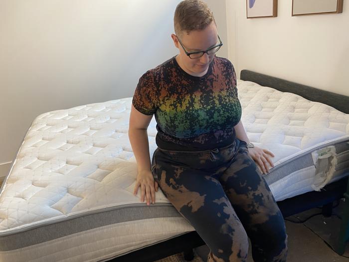 Seated edge support test on the Helix Plus Mattress