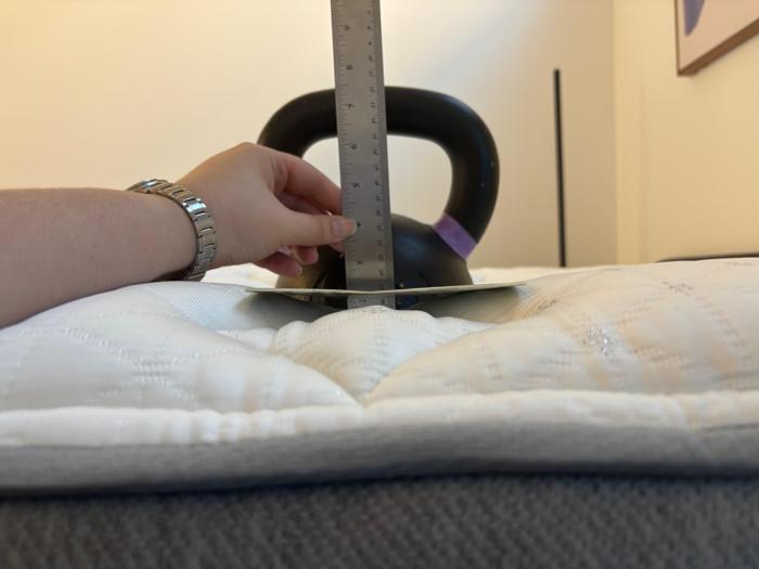 Sinkage test on the Helix Plus Mattress